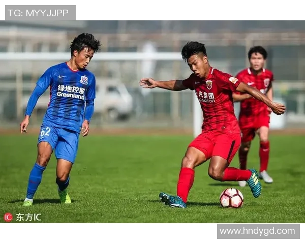绿地申花与天津权健激战正酣谁能在这场对决中笑到最后