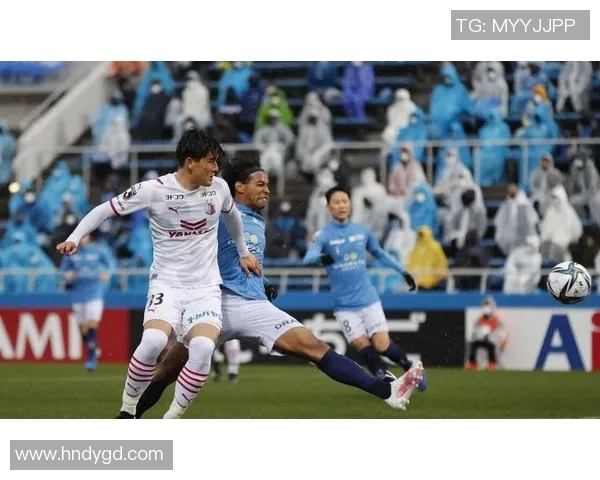 鹿岛儿联迎战东京绿茵激烈对决引发球迷热情期待